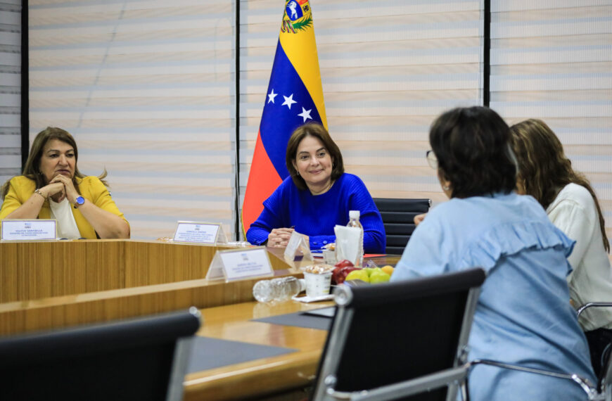 Vicepresidencia Sectorial de Ciencia, Tecnología, Educación y Salud evalúa estrategias para mejorar atención social del pueblo