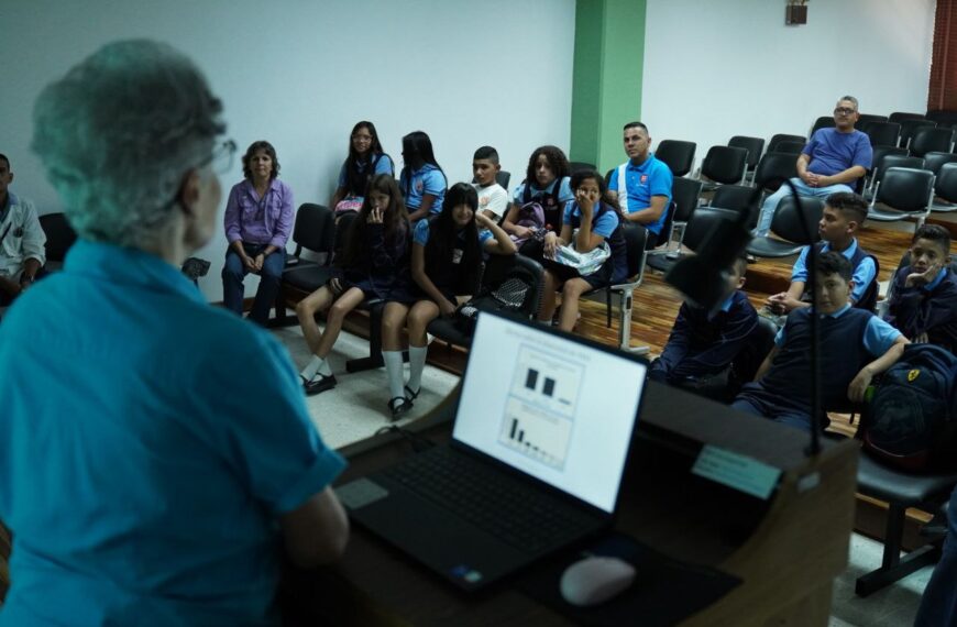 Semilleros Científicos protagonizan jornada educativa en el IVIC