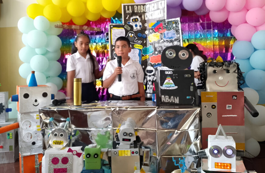 Encuentro de saberes y haceres de robótica abre las puertas a la educación del futuro