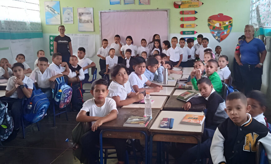 Estudiantes con discapacidad auditiva participan en taller de Scratch en Carabobo