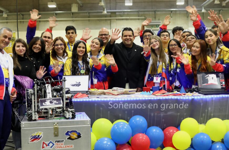Semilleros Científicos enaltecen tricolor nacional en Campeonato Mundial de Robótica en Italia