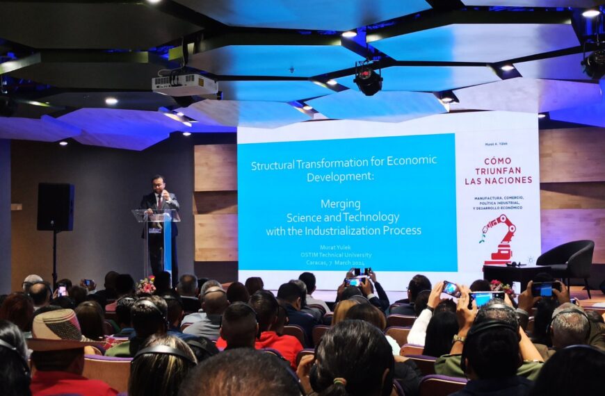 Conferencia «Ciencia para la industrialización» abordó importancia de la educación para el desarrollo económico y productivo