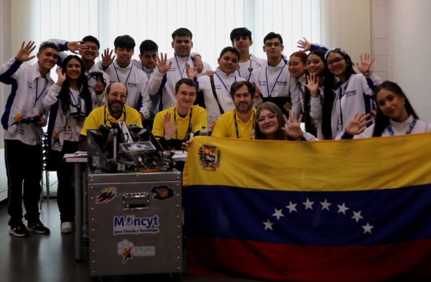 Delegación venezolana supera primera prueba en competencia internacional de robótica en Italia