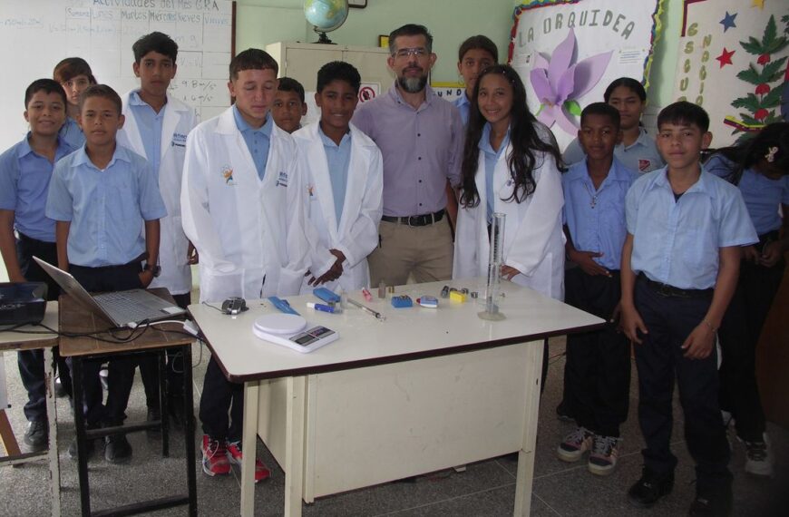 Estudiantes de Sucre participan en relanzamiento del programa “Ciencias Divertidas”