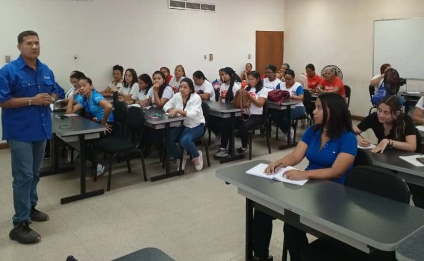 Mujeres de Yaracuy participan en actividad formativa sobre liderazgo