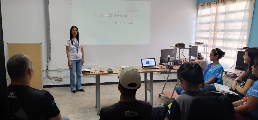 Infocentro Carabobo capacita a facilitadores en robótica educativa