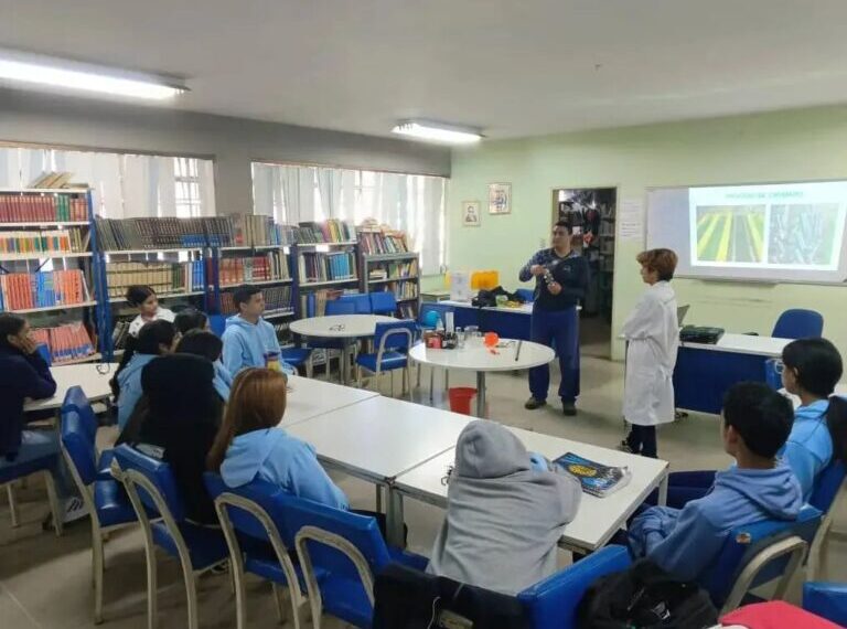Ofrecen formación sobre química aplicada a estudiantes de Falcón