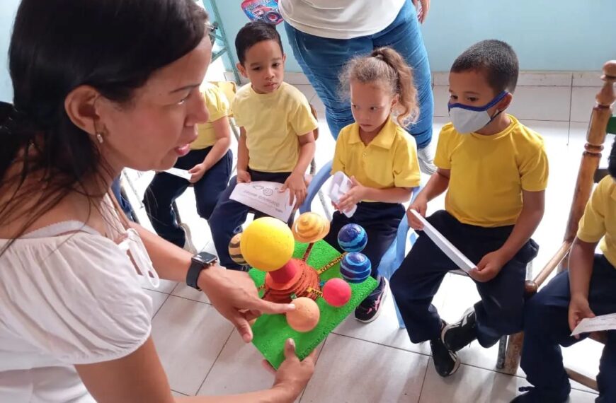 Niños y niñas del CEIS “Virginia Gil de Hermoso” aprenden sobre el Sistema Solar