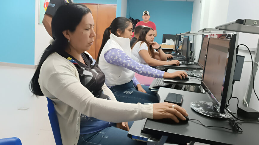 Infocentro Mérida inicia jornadas formativas en Tinkercard y programación