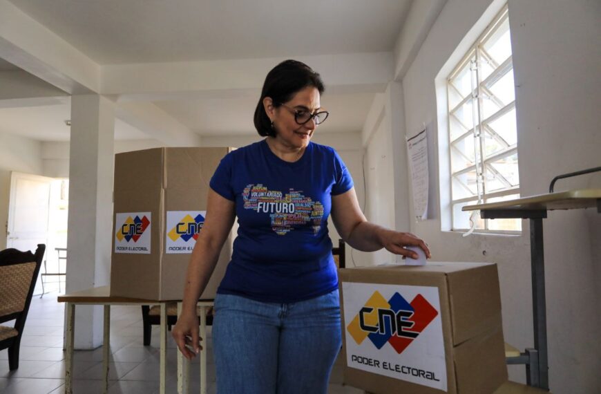 Ministra Gabriela Jiménez Ramírez participa en Consulta Popular Nacional 2024