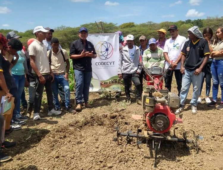Codecyt capacita a productores de Falcón en uso y bondades del rotocultor