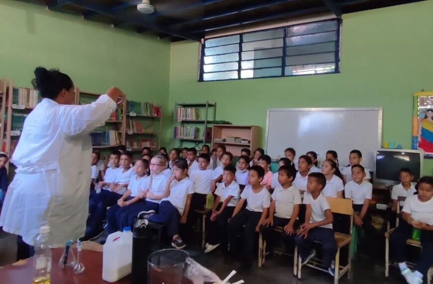 En San Juan de Los Morros estudiantes de primaria disfrutan haciendo ciencia