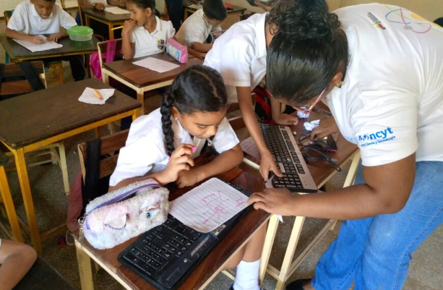 Semilleros Científicos de Cojedes aprenden el uso del computador y la Inteligencia Artificial