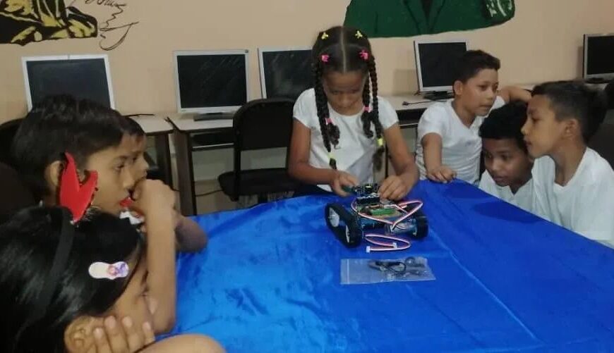 Impulsan formación en robótica para niños y niñas en la E.E.P. Andrés Eloy Blanco en Apure