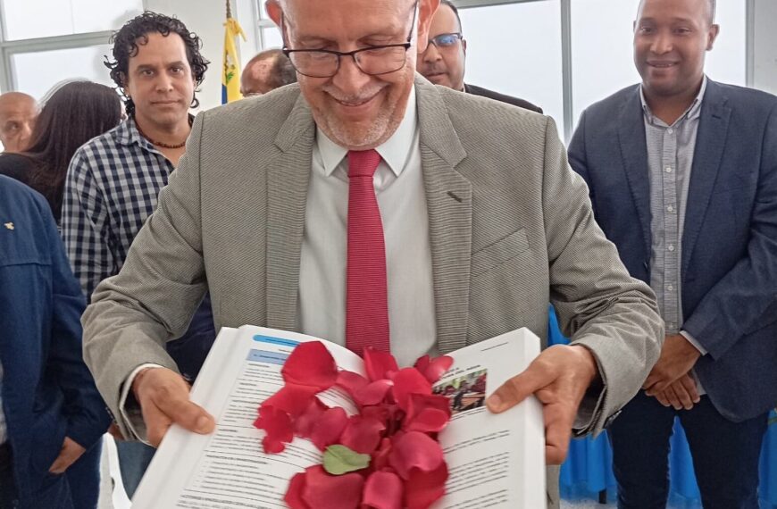 Bautizan libro «El Agua, un bien para la vida» de Fundacite Miranda