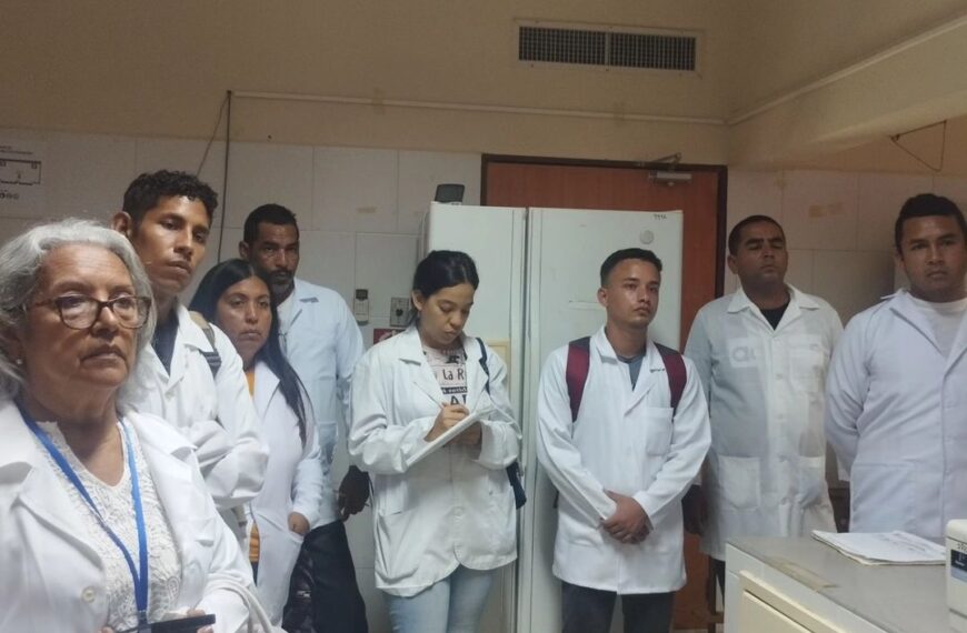 Laboratorio de Físico Química de la Fundación CIEPE abre sus puertas a estudiantes de ingeniería