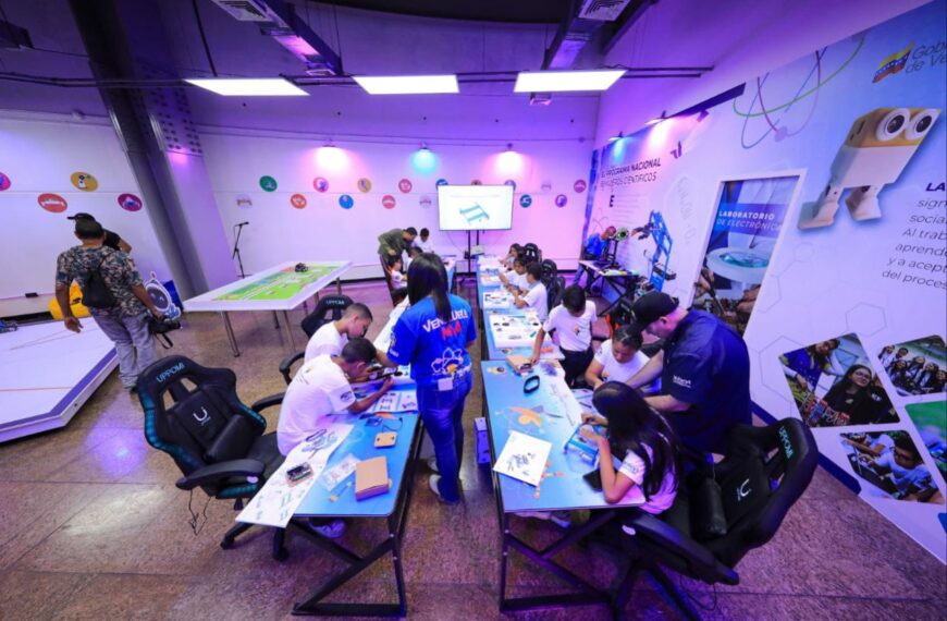 Inicia formación en Robótica Educativa en el Mega Núcleo de Los Teques